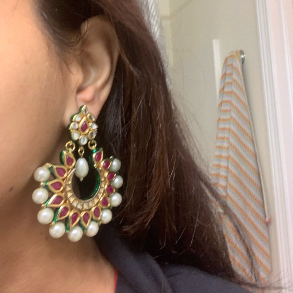 Pair of beautiful Indian earrings. Perfect for a wedding !!!